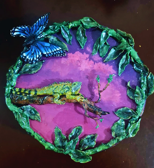 Iguana sobre árbol